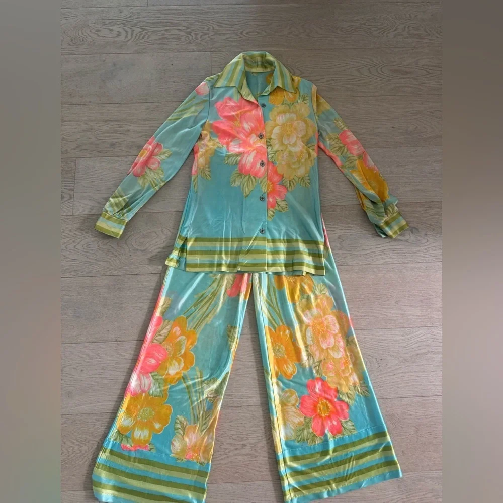 VINTAGE floral button down/pantsuit 60-70’s size small (see measurements) - Picture 8 of 15